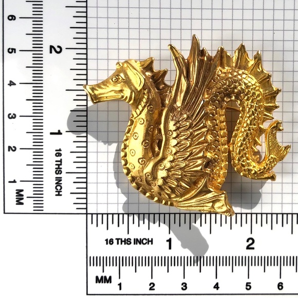MMA Dragon brooch pin pendant Scythian Ketos Sea Serpent gold tone vintage 1970s - Picture 7 of 7